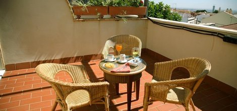 DESAYUNO CONTINENTAL Hotel ELE Santa Bárbara Sevilla DESAYUNO CONTINENTAL Hotel ELE Santa Bárbara Sevilla